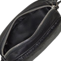 Anarraq, Belsac sort crossbody i skind/sælskind med lang regulerbar rem