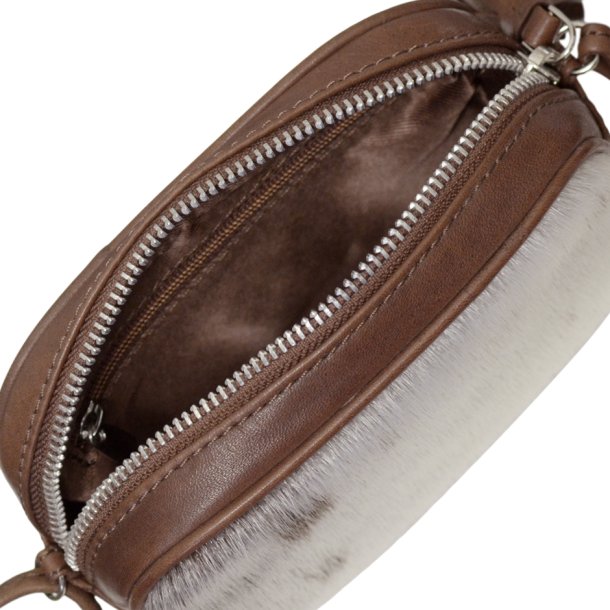 Anarraq, Belsac brun/grå crossbody i skind/sælskind med lang regulerbar rem
