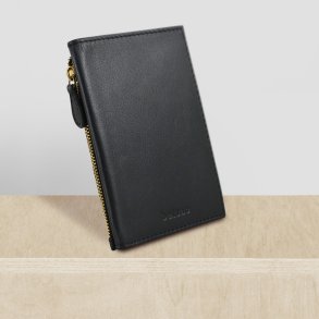 Belsac sort pascover i skind med plads til kort og lynl�srum til m�nter og sedler