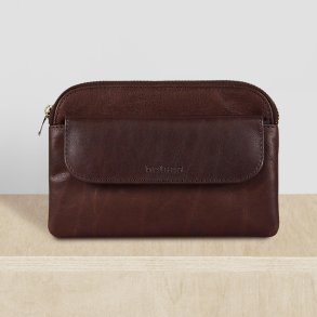 Belsac brun pung i skind med lynls og lomme - perfekt til pas og papirer til ferien