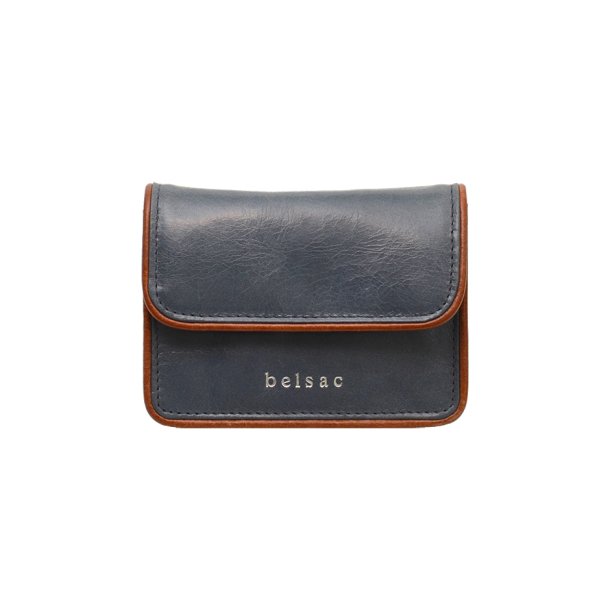 Belsac lys bl mntpung i skind med lynlsrum, to rum og lukket med overslag