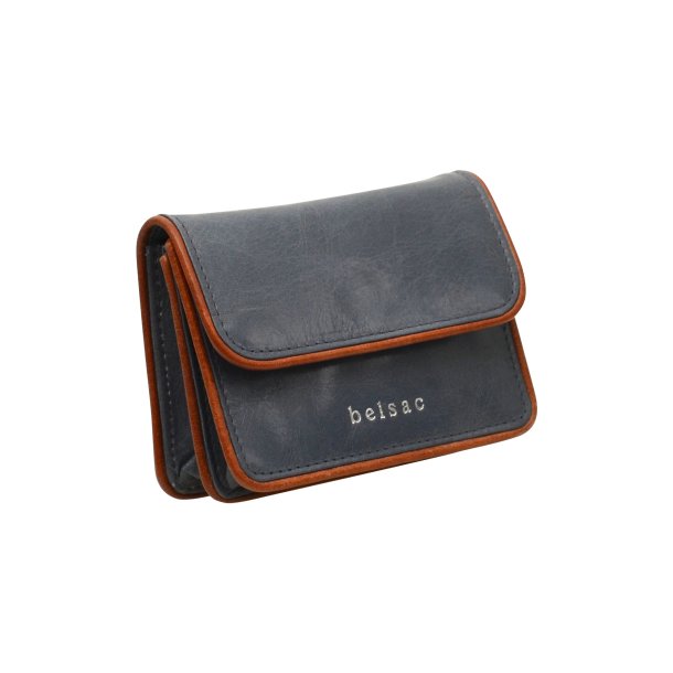 Belsac lys bl mntpung i skind med lynlsrum, to rum og lukket med overslag