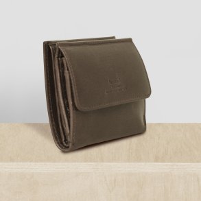 Belsac jordfarvet pung i skind med to rum. Plads til kort og kontanter og lukkes med trykknap