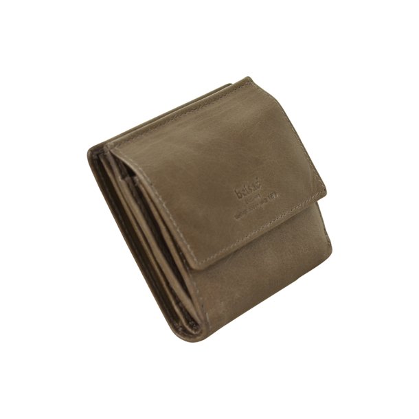 Belsac jordfarvet pung i skind med to rum. Plads til kort og kontanter og lukkes med trykknap