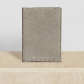 Belsac, lysegrt pascover i skind med ekstra plads til kort