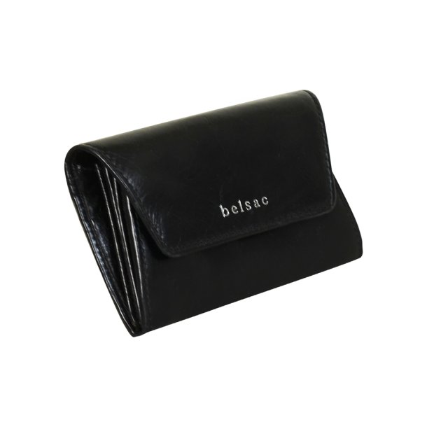 Belsac sort pung i blankt skind med overslag og indvendig plads til kort, sedler og mnter