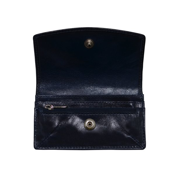 Belsac bl pung i blankt skind med overslag og plads til kort, kontanter og lynlsrum til mnter