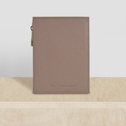 Belsac lys rosa pascover i skind med lynlsrum til mnter, samt plads til sedler og kort