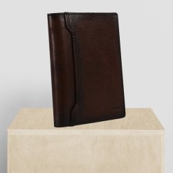 Belsac brun tofljet herrepung i skind med plads til et kort p forsiden. H:12cm x B: 10cm