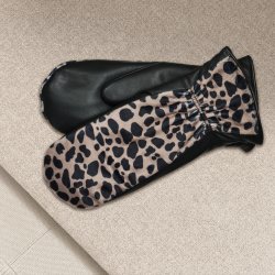 Belsac, skindluffe i sort med leopard look p oversiden