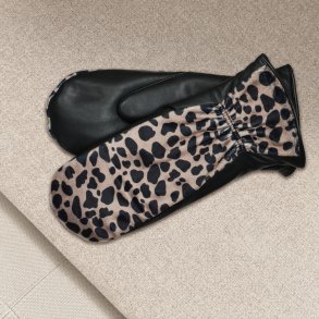 Belsac, skindluffe i sort med leopard look p oversiden
