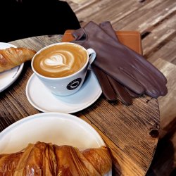 Kirsthine, Belsac glat skindhandske i fudge med touch