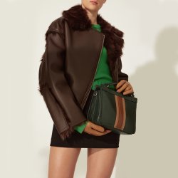 Nano, Belsac grn crossbody i skind med flere rum og lang regulerbar rem