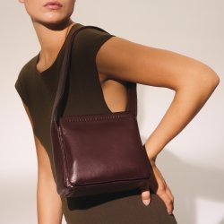 Poula, Belsac varm brun skuldertaske i bldt skind med kraftig rem