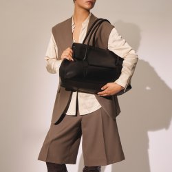 Puk, Belsac sort arbejdstaske i bldt skind med flere rum 