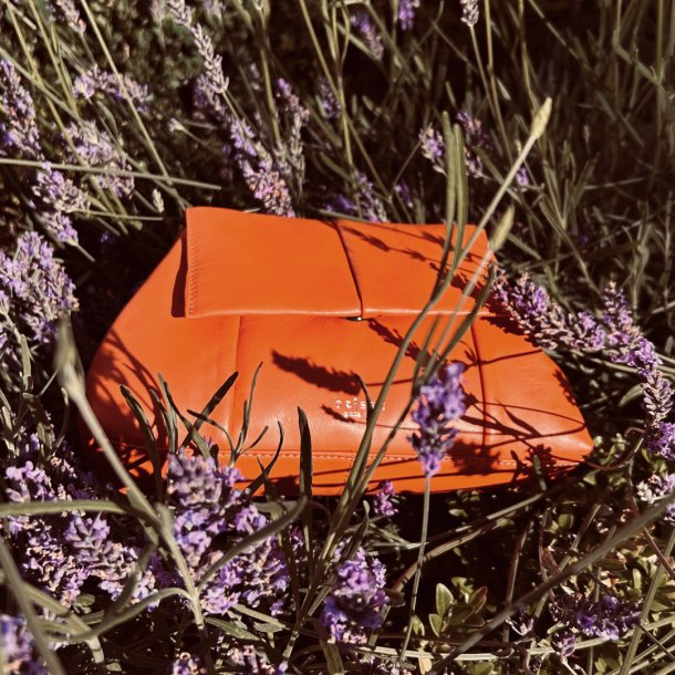 Osiris, Belsac orange crossbody/clutch i bldt skind med aftagelig rem