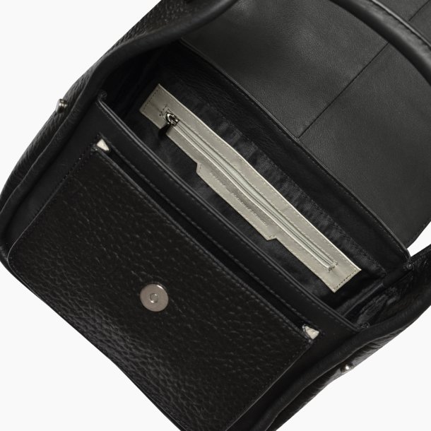 Ayako, Belsac sort skuldertaske i skind med stort rum og flotte detaljer