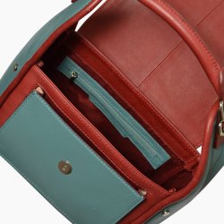 Ayako, Belsac mørk rød/blå skuldertaske/crossbody i skind med stort rum og flotte detaljer