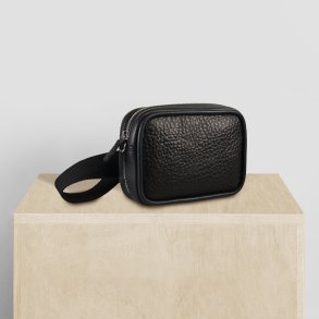 Hisano, Belsac sort b�ltetaske i skind med kraftig rem