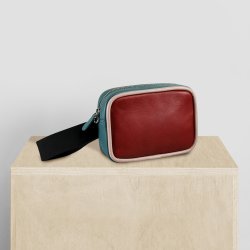 Hisano, Belsac rød/blå bæltetaske i skind med kraftig rem og beige kantbånd